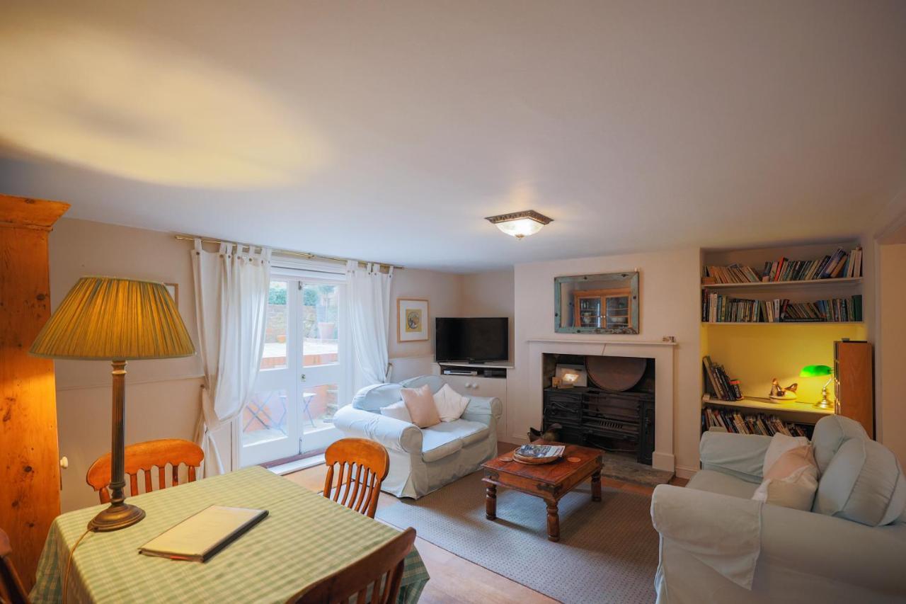 The Waltons Bed and Breakfast Dorking Eksteriør billede